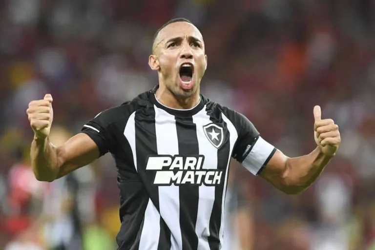 Marçal, do Botafogo, tem retorno previsto para duelo contra o Grêmio