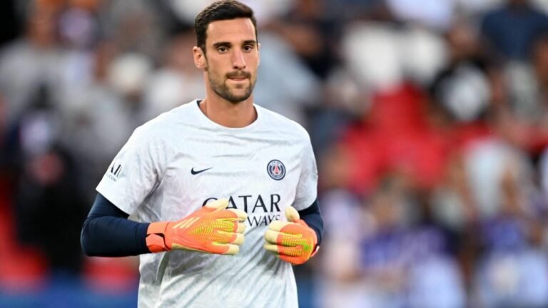 Após apresentar sinais de melhora, goleiro do PSG está em coma novamente