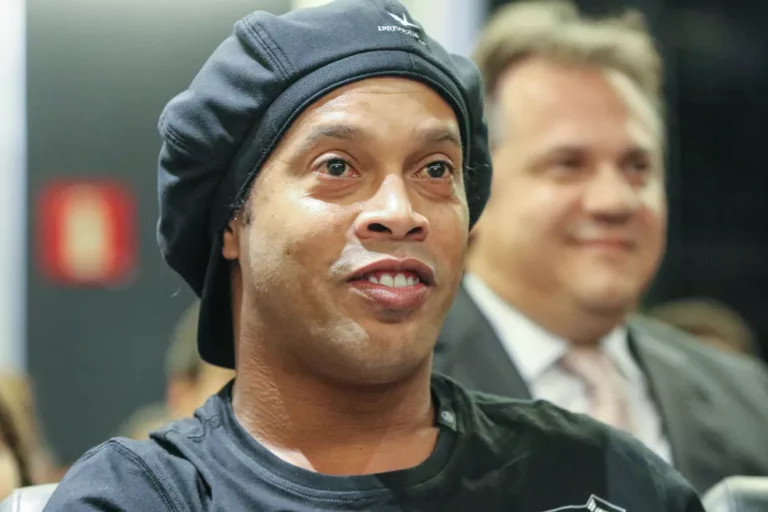 Atlético tem novo bloqueio de contas por dívida com Ronaldinho Gaúcho