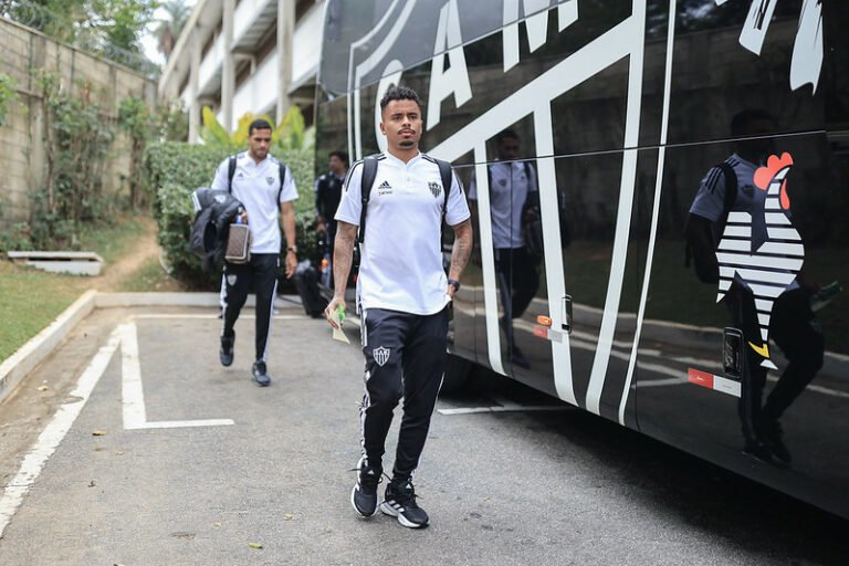 Allan comenta negociações com Flamengo e fala sobre deixar o Atlético