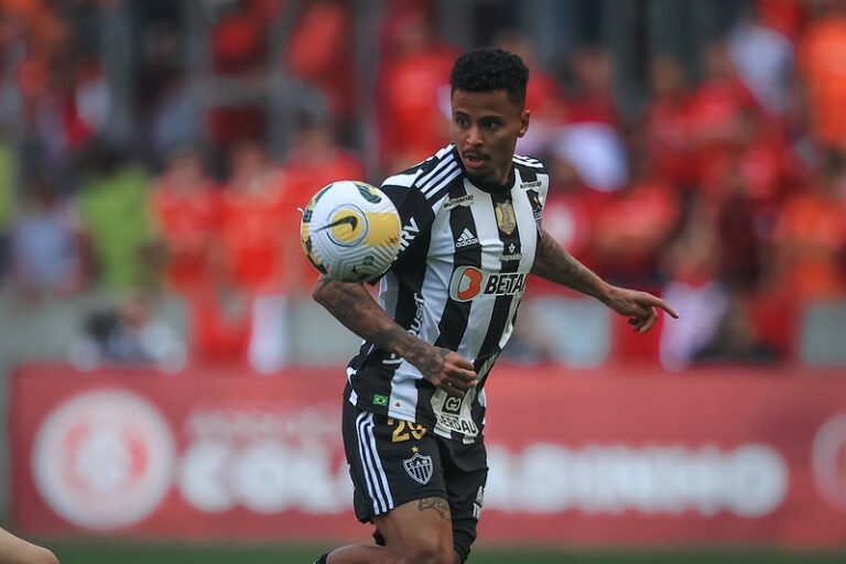 De olho na Seleção Brasileira, Allan pressiona diretoria do Atlético para se transferir ao Flamengo