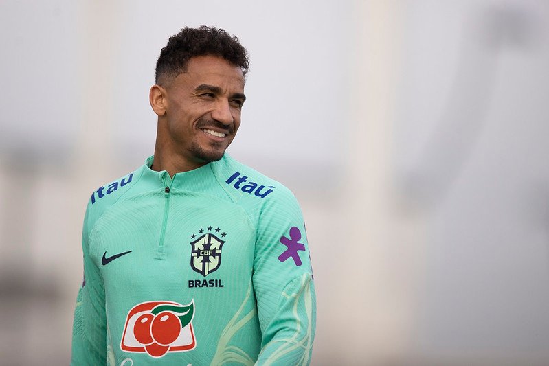 Titular da Seleção, Danilo comenta demora da CBF na escolha de treinador para o Brasil