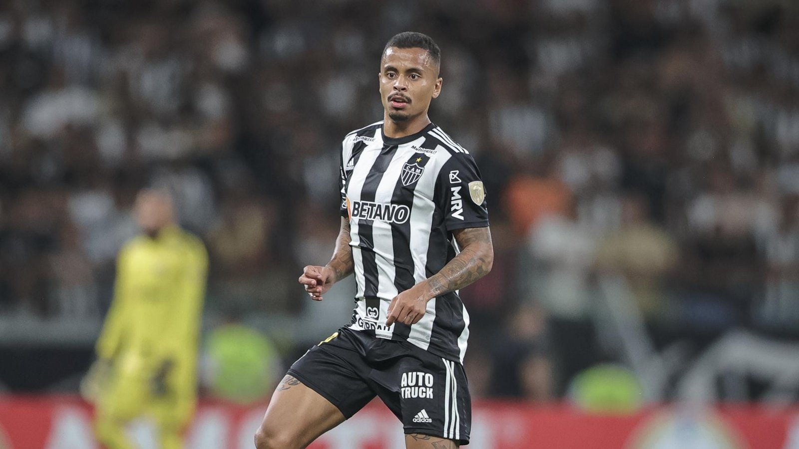 Palmeiras tentou ‘atravessar’ negociação do Flamengo pelo volante Allan