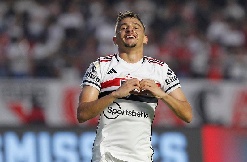 Atlético de Madrid entra na briga pela contratação de Pablo Maia, diz jornalista