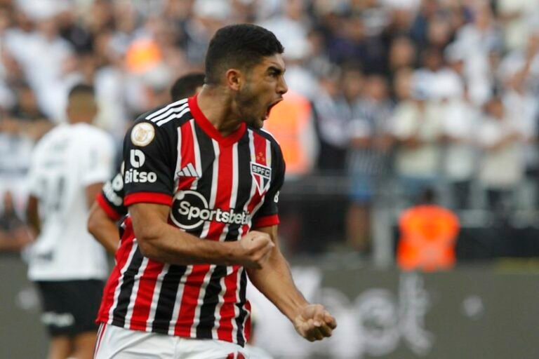 Michel Araújo é punido por entrevista e vira desfalque no São Paulo