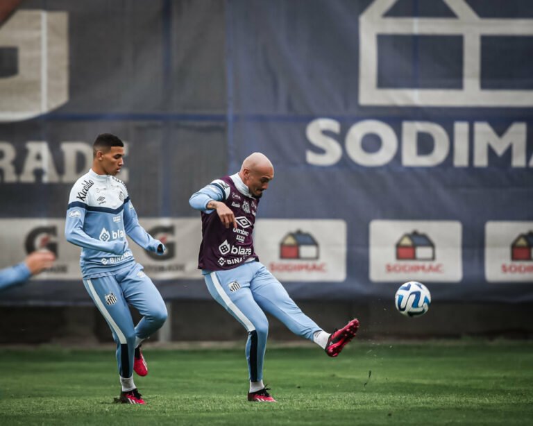 O zagueiro Maicon deve ser o próximo a deixar a Vila Belmiro, rumo ao Vasco.