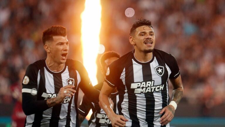 Além de Eduardo, Tiquinho Soares e Cuesta, do Botafogo, recebem sondagens de equipes sauditas