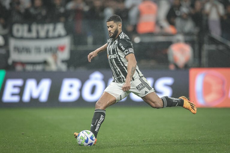 Hulk chega a marca de sete pênaltis perdidos com a camisa do Atlético