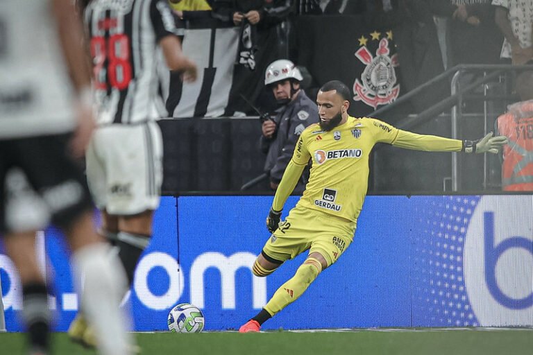 Everson comenta eliminação e projeta foco e reconstrução para Clássico e decisão na Libertadores