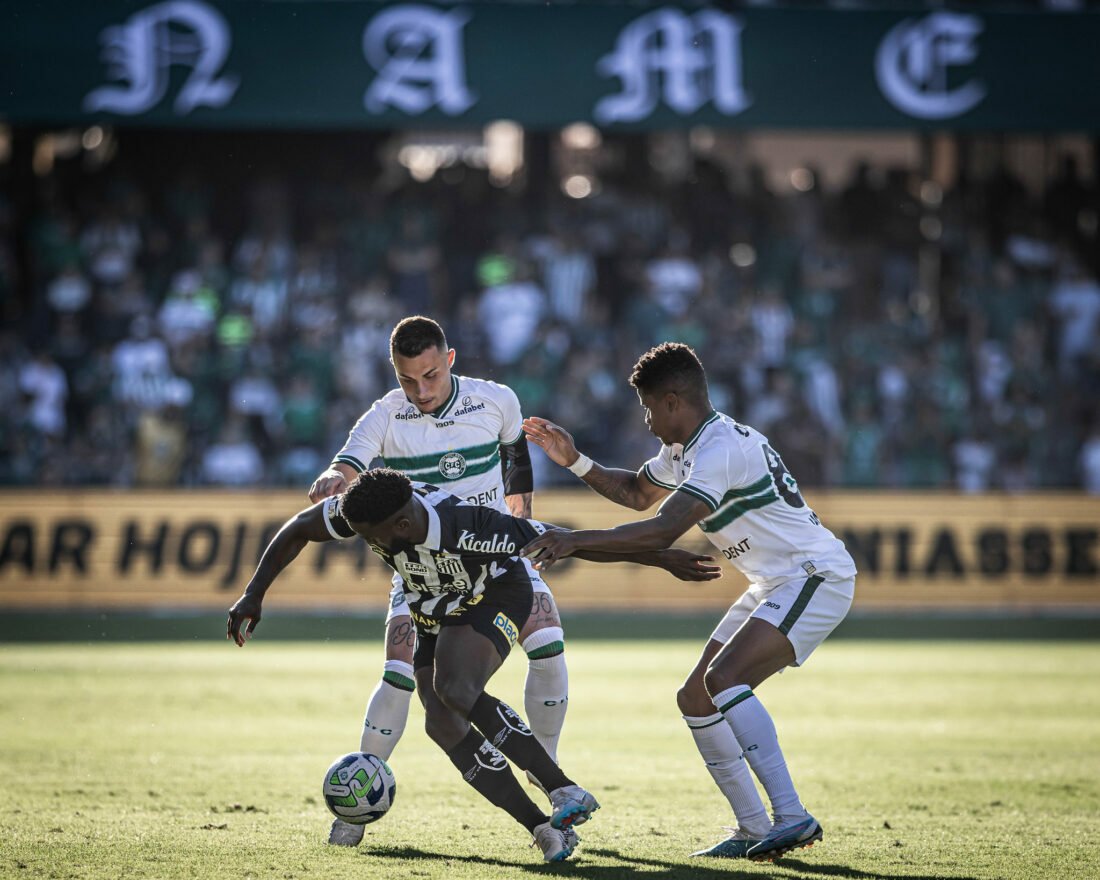O Santos segue sem vencer no Brasileiro, agora com 8 jogos de jejum.