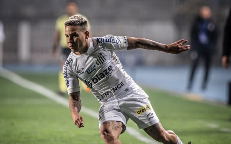 Com futuro indefinido no Santos, Soteldo ainda não conversas com outros clubes