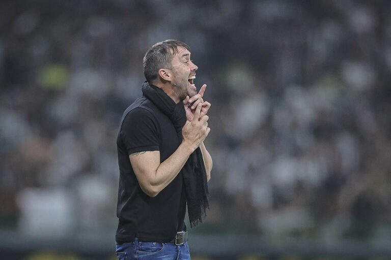 Eduardo Coudet voltará à BH nos próximos dias após demissão no Atlético