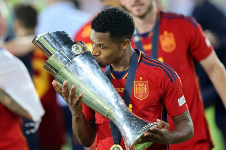 Com rumores de saída, Ansu Fati diz querer permanecer no Barcelona: “Não tenho dúvidas”