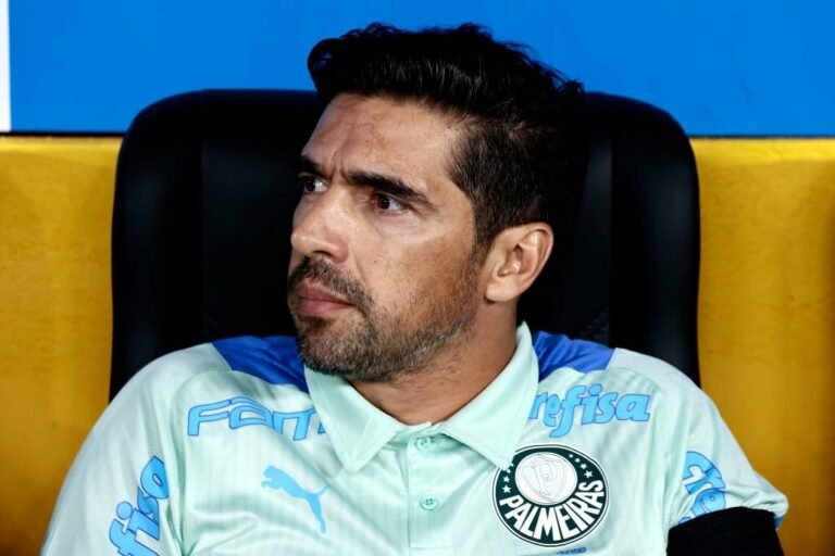 Abel Ferreira, do Palmeiras, recusa propostas de Al-Nassr e Al-Hilal com salários astronômicos