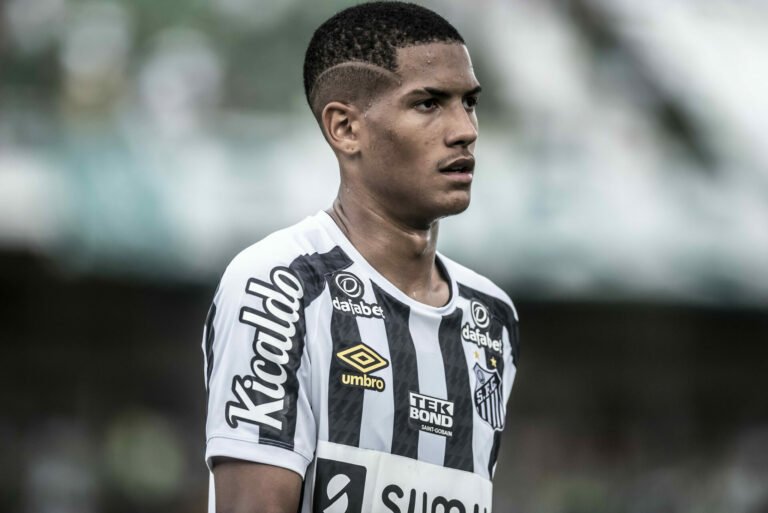 Ângelo, do Santos, não descarta atuar por outro clube do futebol brasileiro
