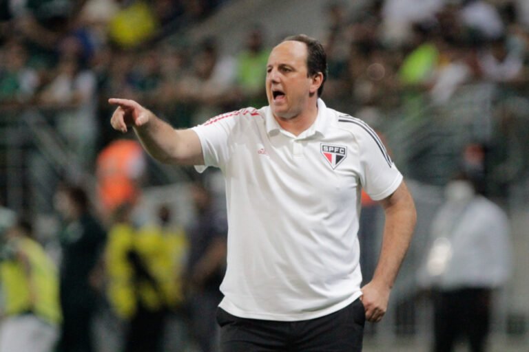 Rogério Ceni, ex-técnico do São Paulo, é oferecido ao Vasco