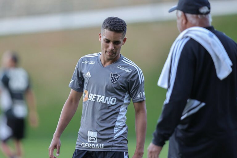 Pedrinho é liberado pelo Departamento Médico e pode ser reforço no clássico