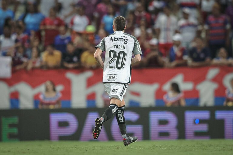 Hyoran tem ruptura de ligamento no tornozelo e vira desfalque de peso para o Atlético-MG