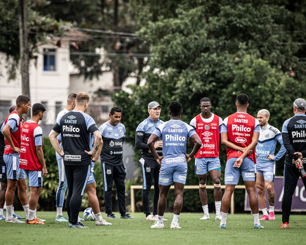 O técnico Paulo Turra prepara o Santos para enfrentar o Cuiabá