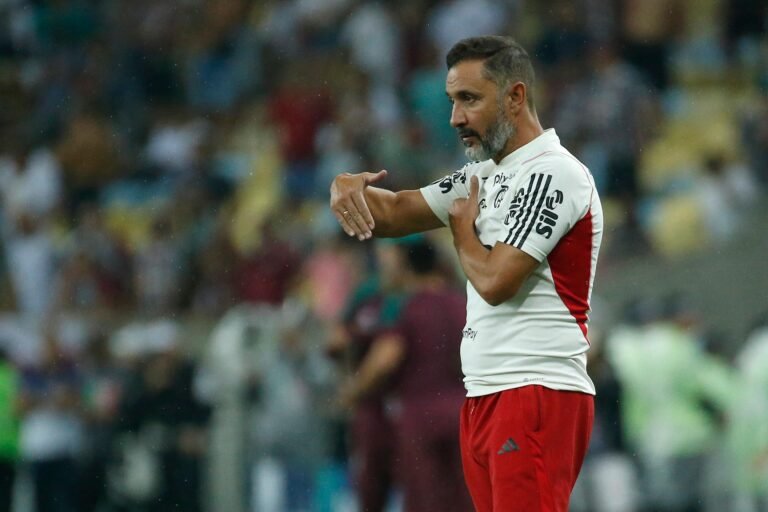 Vítor Pereira dispara sobre goleada sofrida na final do Carioca: “Maior vergonha da minha carreira”