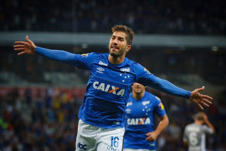 Cruzeiro acerta retorno de Lucas Silva