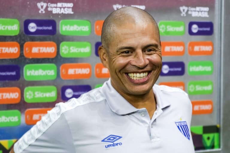 Ídolo celeste, Alex voltará ao Cruzeiro para ‘estágio’ com Pepa