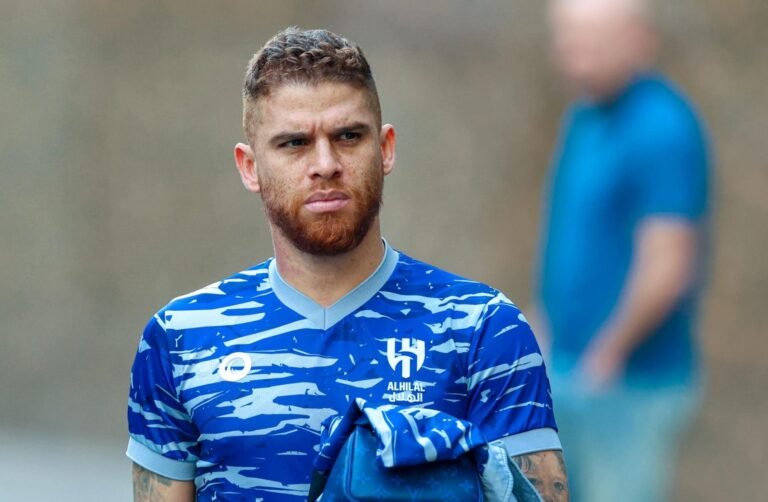 Após sinalização de Cuéllar, Corinthians pode reacender negociação pelo volante