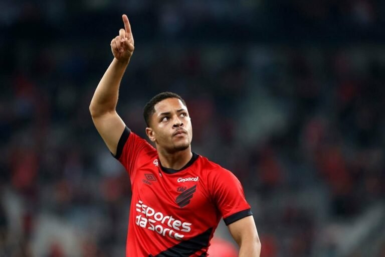 Após divergências, Athletico-PR chega a acordo com Barcelona por Vitor Roque