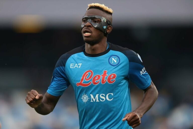 Em negociações com PSG, Napoli pede mais de R$ 900 milhões para vender Victor Osimhen