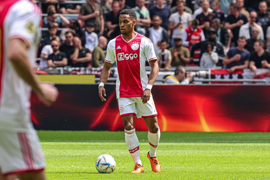 Arsenal faz segunda proposta por Jurrien Timber, do Ajax