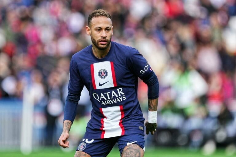 Após incertezas, Neymar deve ficar no PSG
