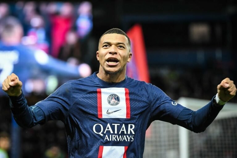 PSG planeja oferta de renovação à Mbappé, com obrigatoriedade de venda em 2024