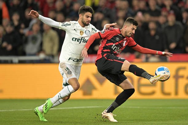 Adaptado, Flaco López experimenta novas posições no Palmeiras