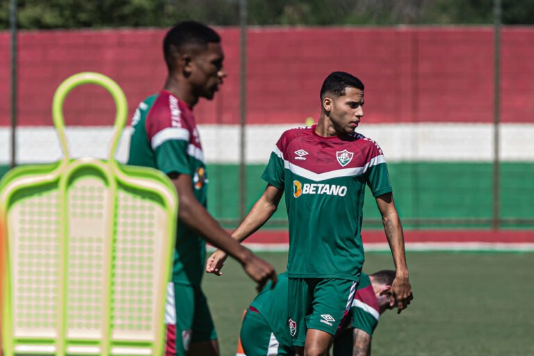 Alexsander tem nova previsão para retornar ao Fluminense