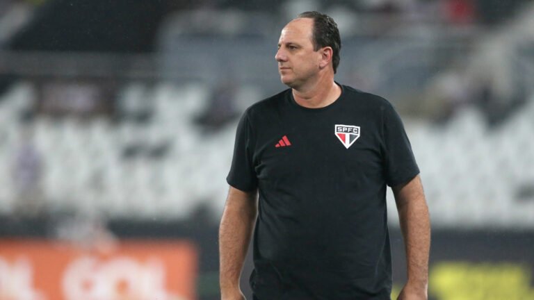 Rogério Ceni é o nome mais forte e se aproxima de ser o novo técnico do Vasco, diz jornalista