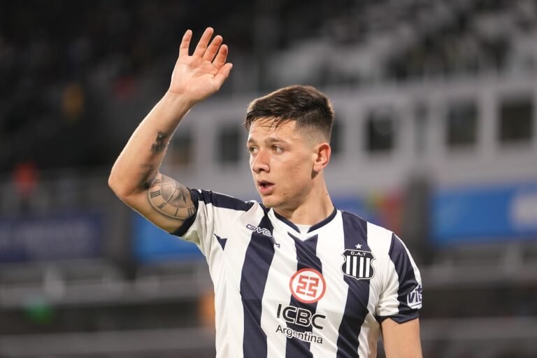 Oferecido ao Flamengo, Rodrigo Garro pode custar menos que De La Cruz