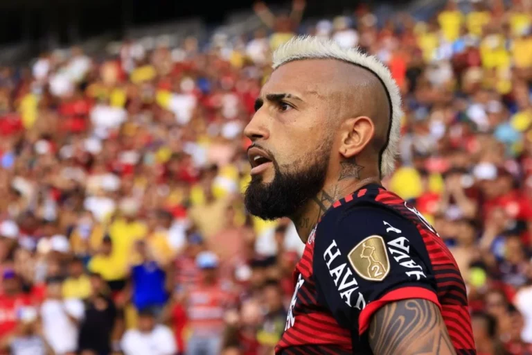 Vidal anuncia saída do Flamengo em dezembro: “Não ficarei”