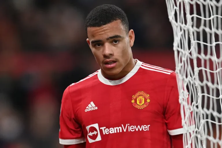 Após polêmicas, Manchester United anuncia reintegração de Mason Greenwood ao elenco