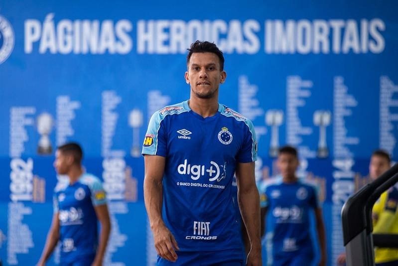 Justiça nega pedido da SAF e mantém retorno de Henrique ao Cruzeiro