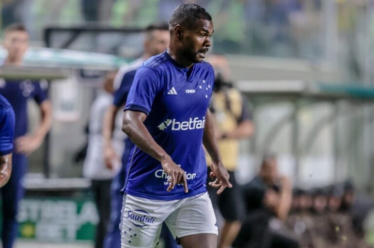Nikão pede ao Cruzeiro para não ser relacionado e deve deixar o clube