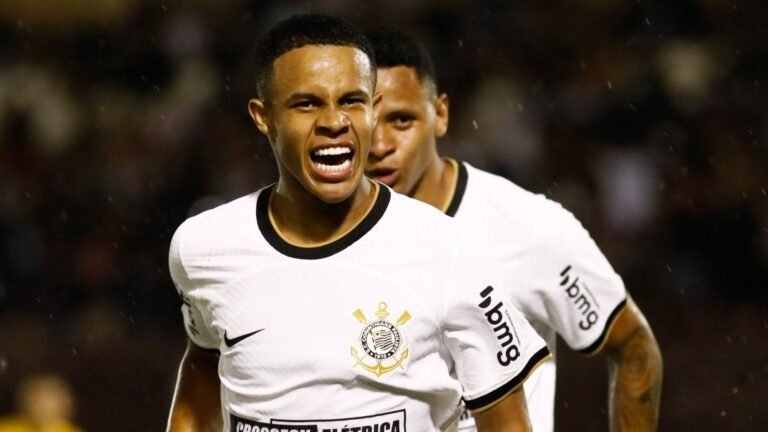 Corinthians negocia venda do atacante Pedro ao Zenit