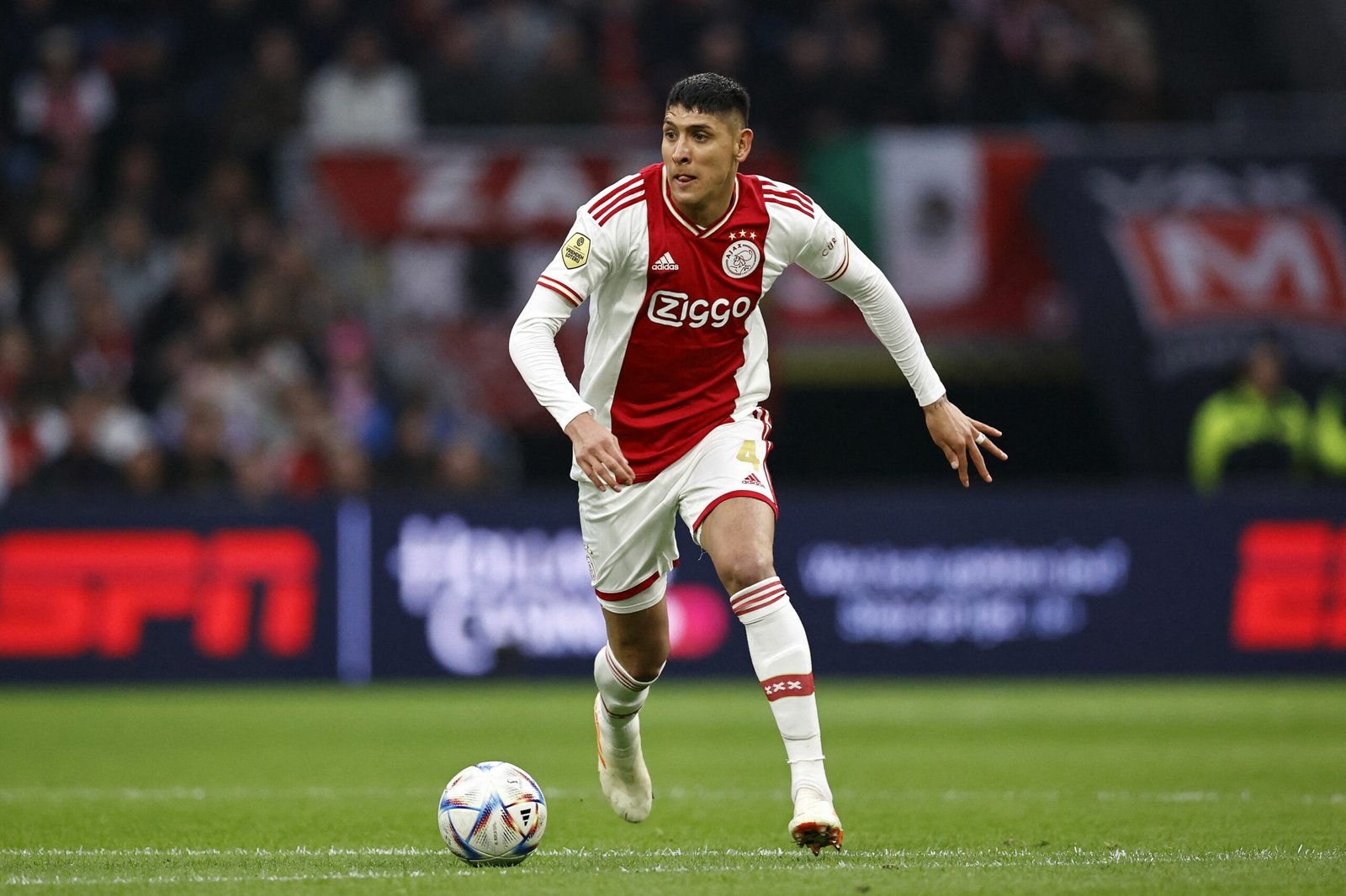 Borussia Dortmund acerta termos pessoais com Edson Álvarez e prepara oferta oficial para o Ajax.