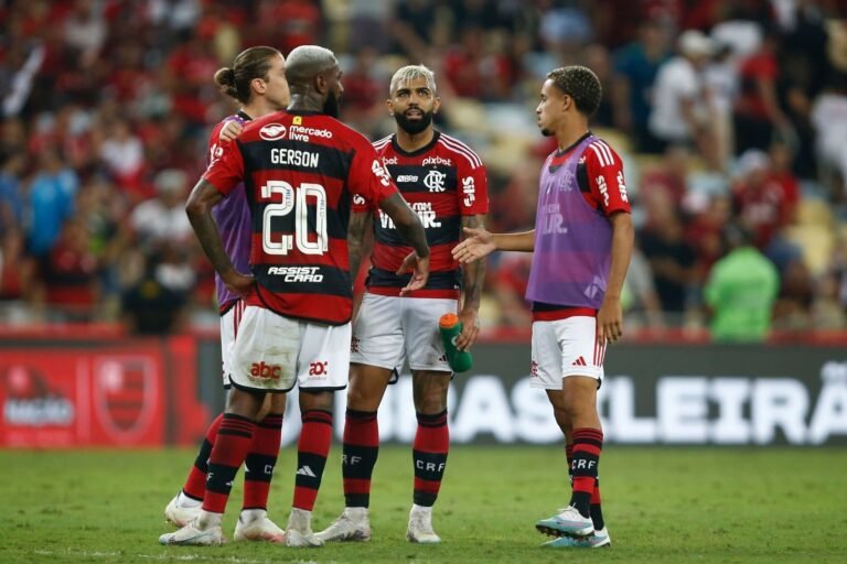 Flamengo terá sequência de jogos decisivos em julho