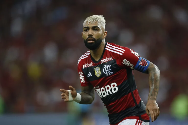 Gabigol faz trabalho interno e não treina com restante do elenco