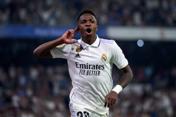Vinícius Júnior terá aumento salarial no Real Madrid e bônus se ganhar a Bola de Ouro