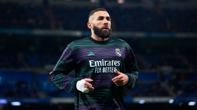 Benzema recusa proposta de clube saudita e decide permanecer no Real Madrid