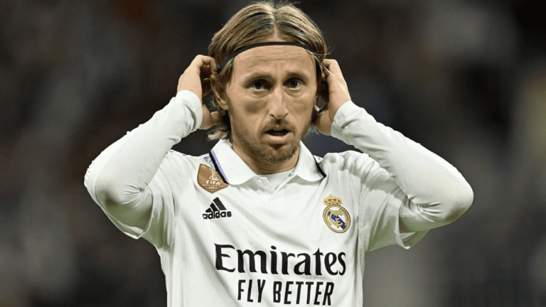 Modric continua com renovação incerta e pode seguir os passos de Benzema