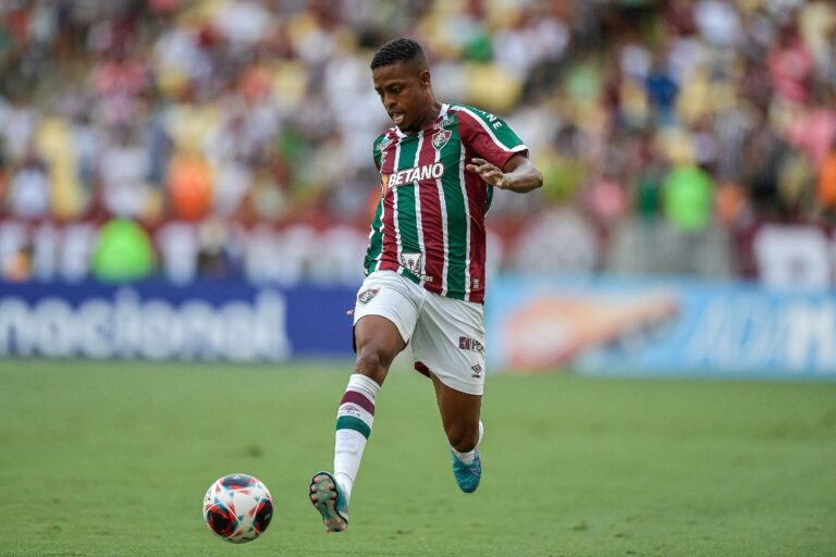 Bahia faz consulta pelo atacante Keno, do Fluminense