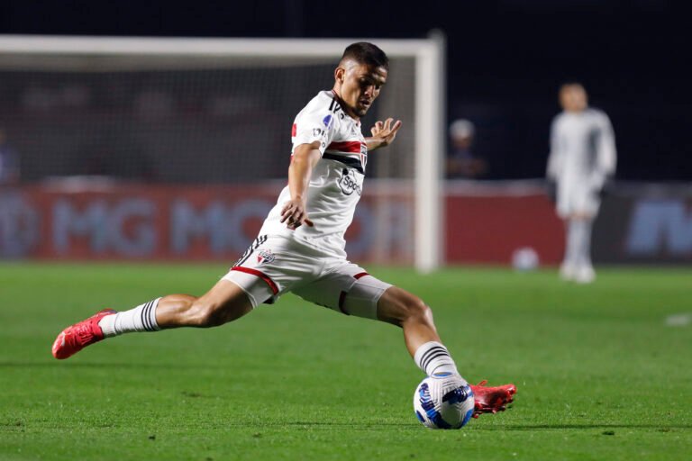 Pablo Maia treina normalmente e deve ser opção para o São Paulo diante do Fluminense