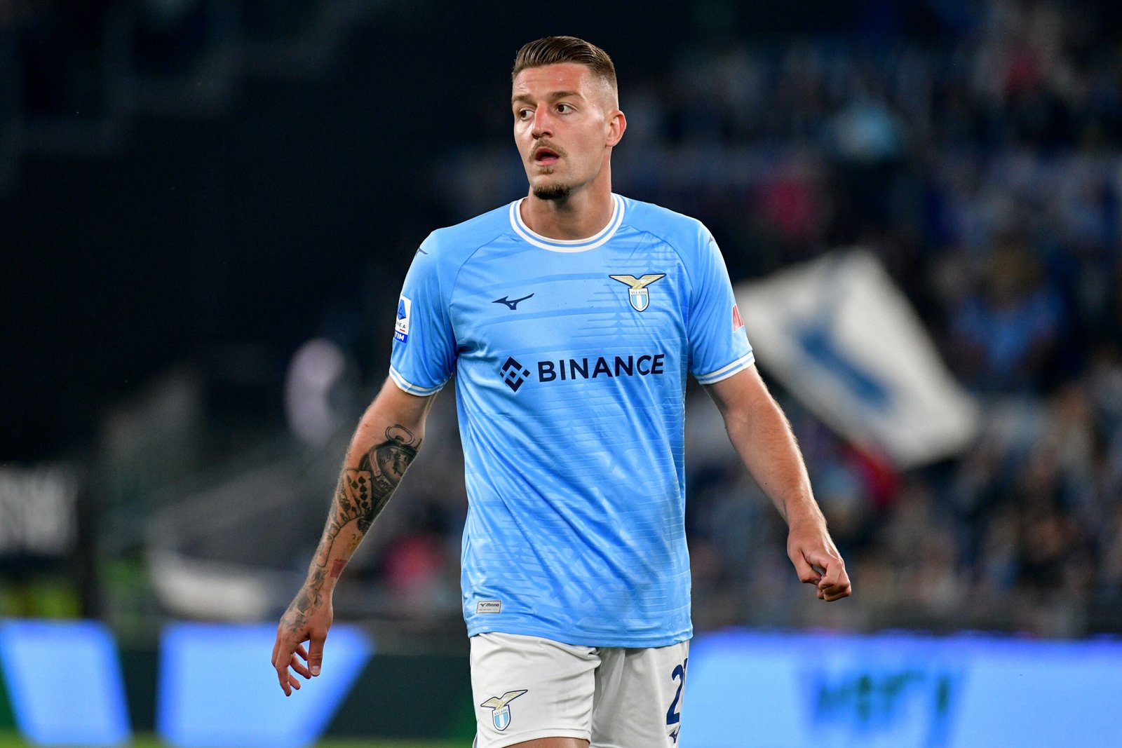 Juventus demonstra interesse pela contratação de Sergej Milinković-Savić, meio-campista destaque da Lazio.